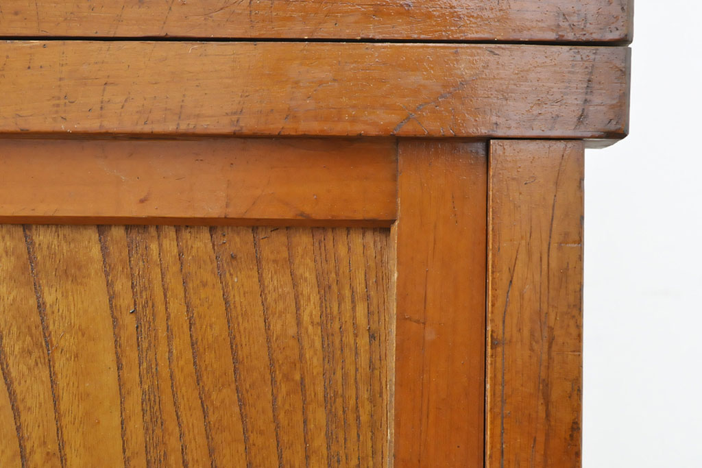 和製アンティーク　昭和初期　前面ケヤキ材・ヒノキ材　品のある佇まいが魅力の関東水屋箪笥(重ね箪笥、収納棚、戸棚、引き出し、食器棚)(R-054095)