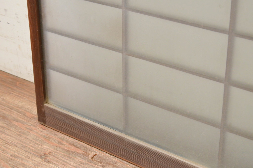 アンティーク建具　レトロな空間演出におすすめの格子入りガラス戸2枚セット(引き戸、格子戸、窓)(R-069650)