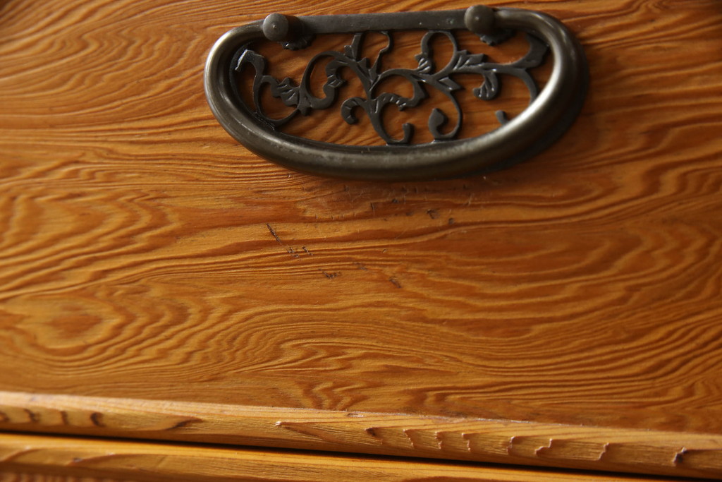 中古　屋久杉の密な杢目と細やかな金具が魅力的なチェスト(引き出し、和たんす、整理箪笥、収納タンス、衣装箪笥)(R-053398)