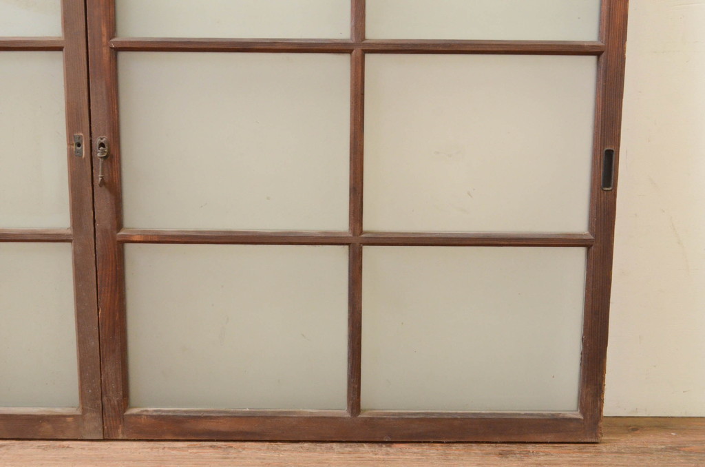アンティーク建具　レトロな雰囲気が魅力のガラス窓2枚セット(引き戸、ガラス戸)(R-069654)