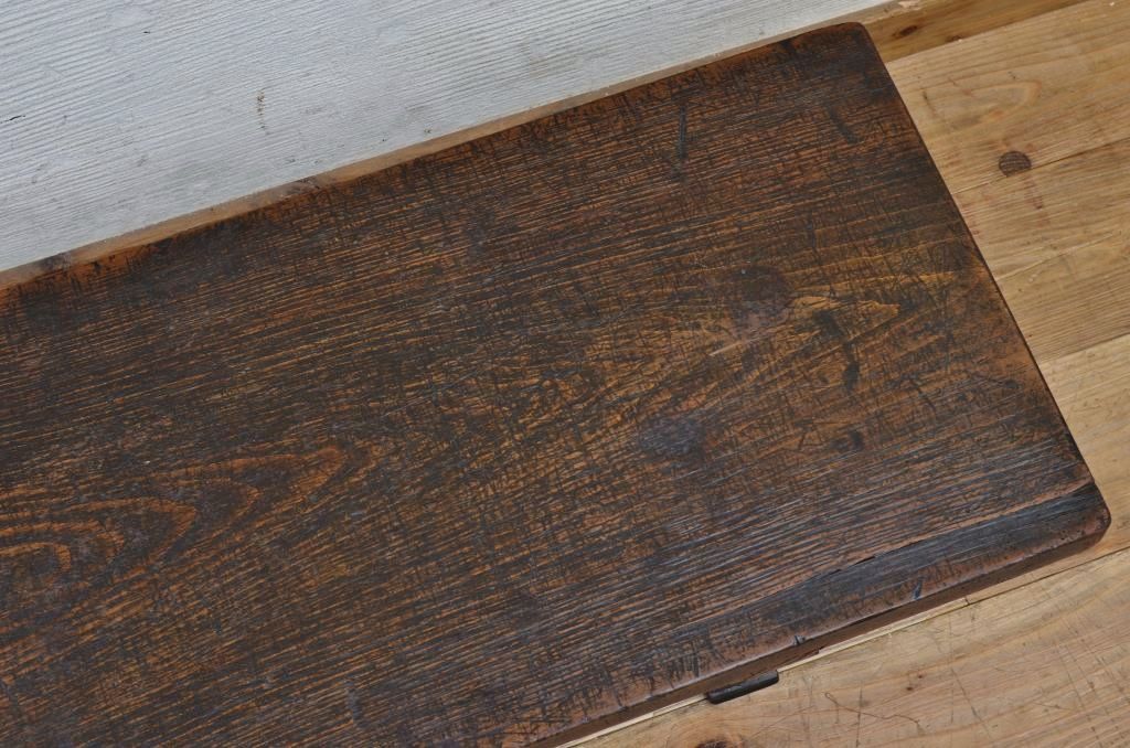 アンティーク家具　古い木味の脚付きアンティーク裁ち板(作業台)