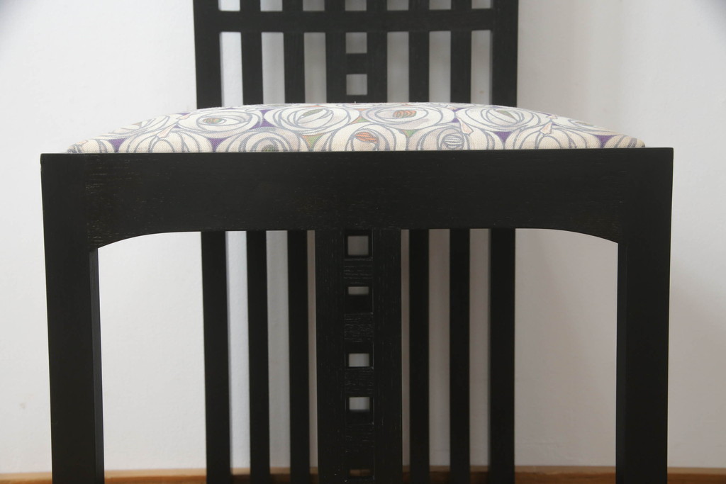 中古　美品　大変希少な絶版品　Cassina(カッシーナ)　CHARLES RENNIE MACKINTOSH(チャールズ・レニー・マッキントッシュ)　308 NITSHILL(ニッツヒル) ダイニングチェア(椅子、イス)(R-071826)