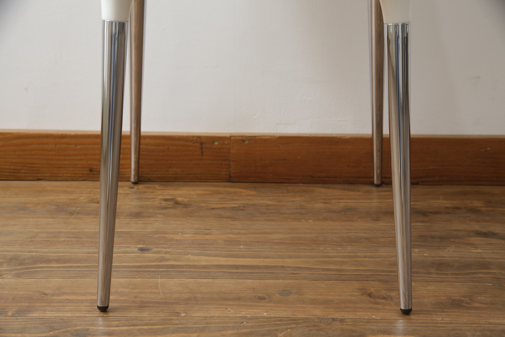 中古　美品　Cassinaixc.(カッシーナイクスシー)　Philippe Starck(フィリップ・スタルク)　245　CAPRICE(カプリス)　丸みのあるボディと華奢な脚のバランスが美しいアームレスチェア(ダイニングチェア、椅子、イス)(定価約17万円)(R-060973)