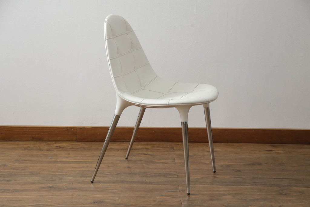 中古　美品　Cassinaixc.(カッシーナイクスシー)　Philippe Starck(フィリップ・スタルク)　245　CAPRICE(カプリス)　丸みのあるボディと華奢な脚のバランスが美しいアームレスチェア(ダイニングチェア、椅子、イス)(定価約17万円)(R-060974)