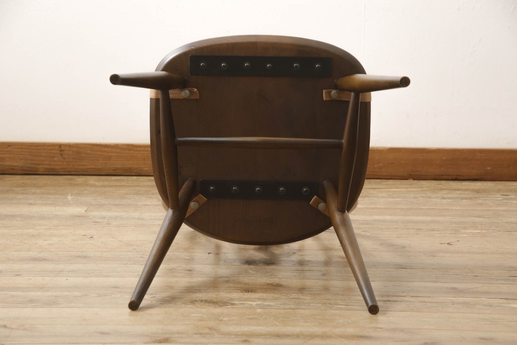 イギリスアンティーク　ERCOL(アーコール)　クッション付き　アザミの透かし彫りが上品な印象を与えるシスルバックチェア(椅子、ダイニングチェア、板座チェア、イス)(R-063038)