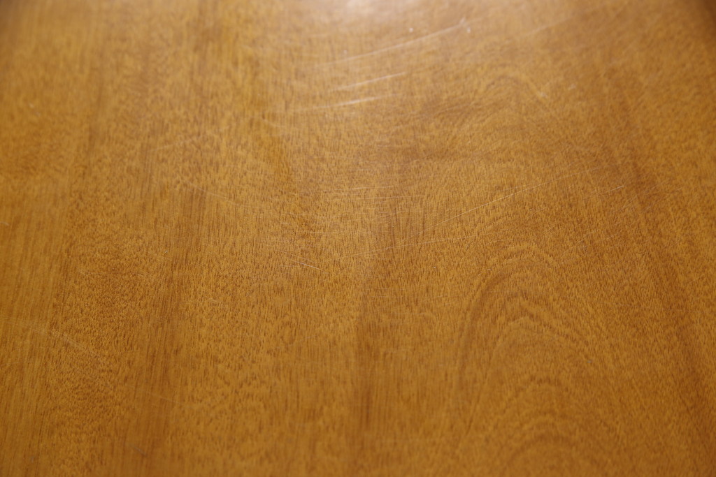 中古　美品　横浜ダニエル(daniel)　幕板と挽き物脚の凝ったデザインが目を惹く丸テーブル(ラウンドテーブル、2人掛け、ダイニングテーブル)(R-060688)