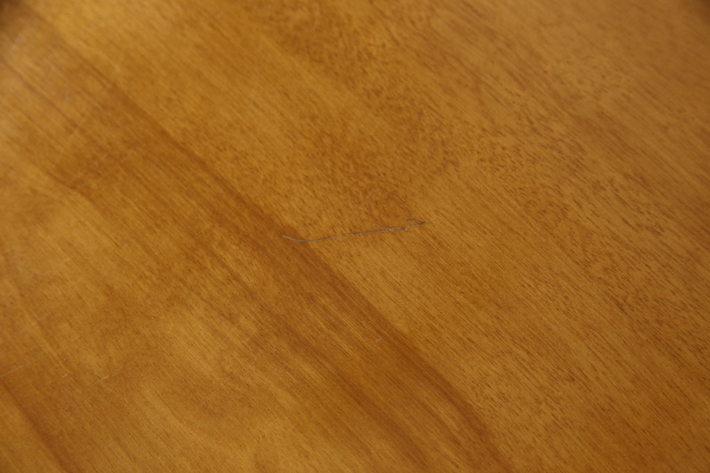 中古　美品　横浜ダニエル(daniel)　幕板と挽き物脚の凝ったデザインが目を惹く丸テーブル(ラウンドテーブル、2人掛け、ダイニングテーブル)(R-060688)