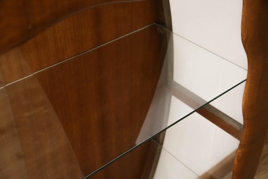 イギリスヴィンテージ　ユニークなデザインが目を引くバーチ材製の飾り棚(収納棚、戸棚、ガラスキャビネット、ビンテージ)(R-047581)