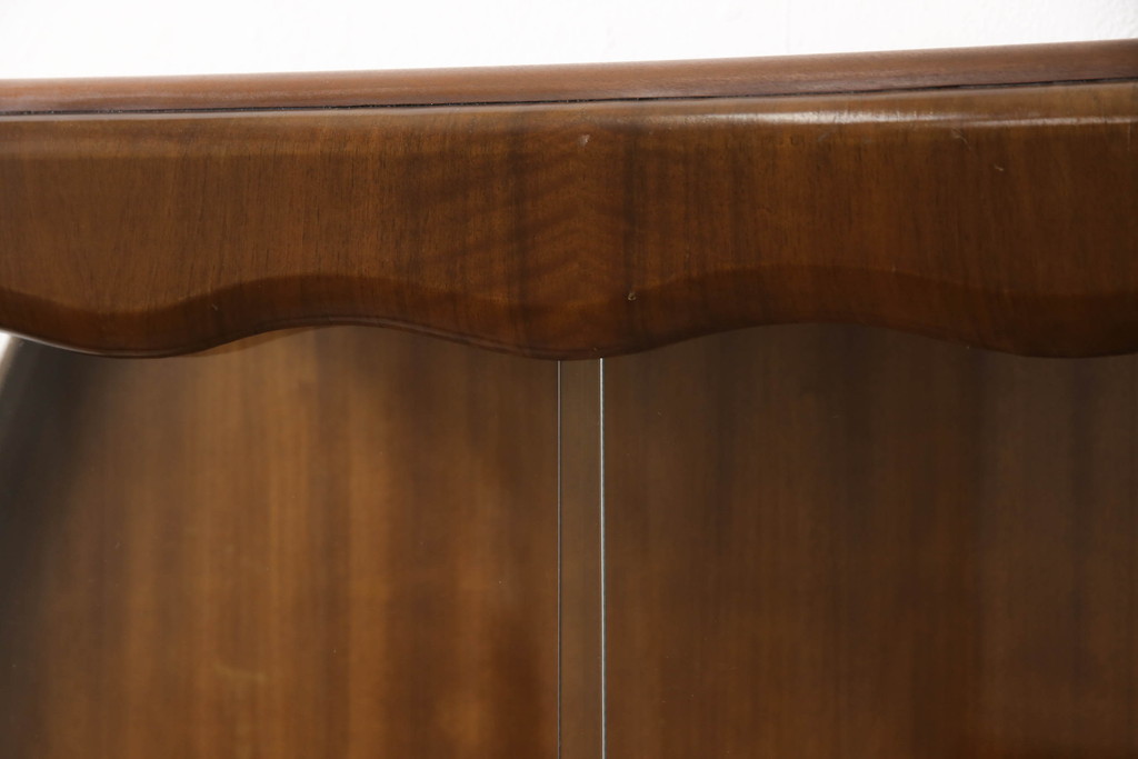 イギリスヴィンテージ　ユニークなデザインが目を引くバーチ材製の飾り棚(収納棚、戸棚、ガラスキャビネット、ビンテージ)(R-047581)