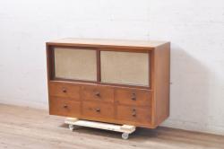 中古　岩谷堂箪笥　特注　重厚感ある金具が目を引く重ね水屋箪笥(キャビネット、食器棚、収納棚、重ね戸棚、茶箪笥、茶棚)(R-064361)