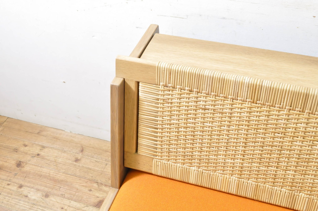 北欧ビンテージ　美品　オーク材　Hans J Wegner(ハンス・J・ウェグナー)　GETAMA (ゲタマ)　GE258　籐張りが珍しい!優しい色合いのデイベッド(ソファベッド、3人掛けソファ、トリプルソファ、3P、ヴィンテージ)(R-064213)