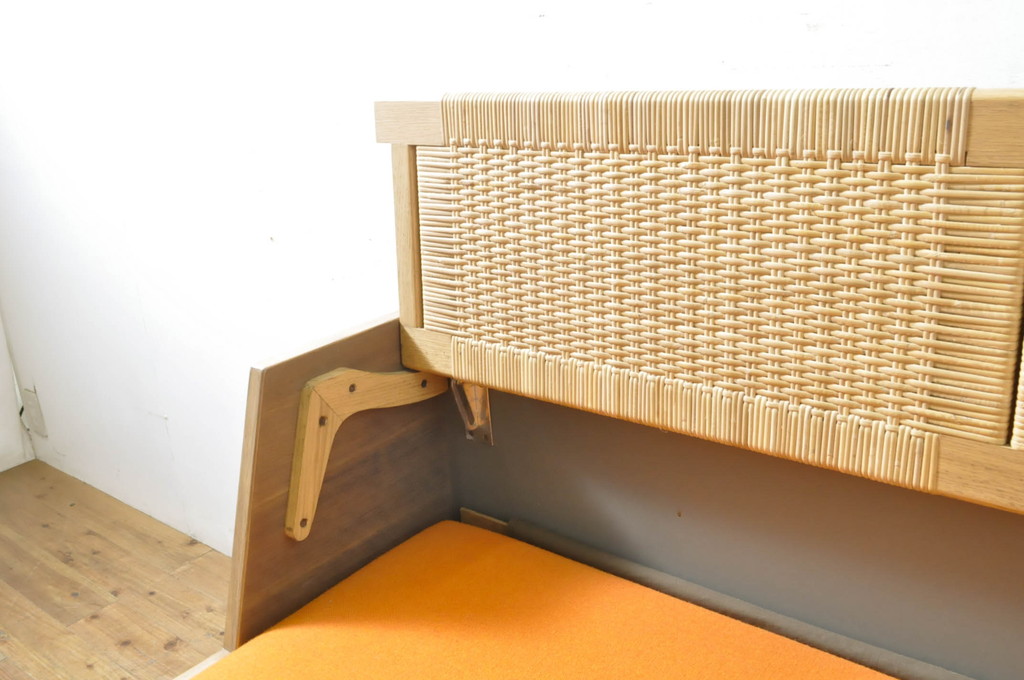 北欧ビンテージ　美品　オーク材　Hans J Wegner(ハンス・J・ウェグナー)　GETAMA (ゲタマ)　GE258　籐張りが珍しい!優しい色合いのデイベッド(ソファベッド、3人掛けソファ、トリプルソファ、3P、ヴィンテージ)(R-064213)