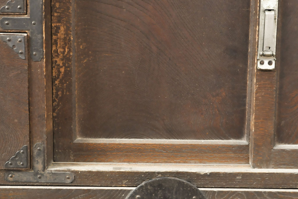 和製アンティーク　明治期　三方ケヤキ材　丸い金具が印象的な帳場箪笥(引き出し、サイドチェスト、時代箪笥、戸棚、収納棚)(R-054128)