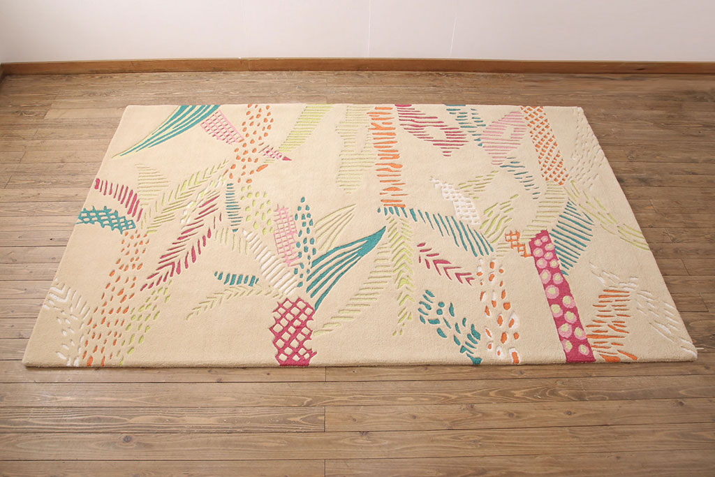 未使用展示品　ligne roset(リーン・ロゼ)　JUNGLE　ハンドメイド　カラフルなヤシの木と葉をモチーフとしたデザインがお洒落なウール製ラグマット(リーンロゼ、絨毯、カーペット)(定価約32万円)(R-050749)