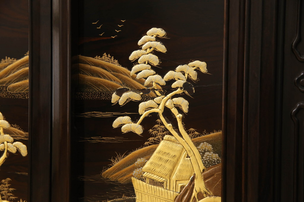 中古　国産工芸家具　林光琳 作　黒檀(コクタン)　品のある佇まいが美しい蒔絵飾り棚(収納棚、戸棚、茶タンス)(R-052614)