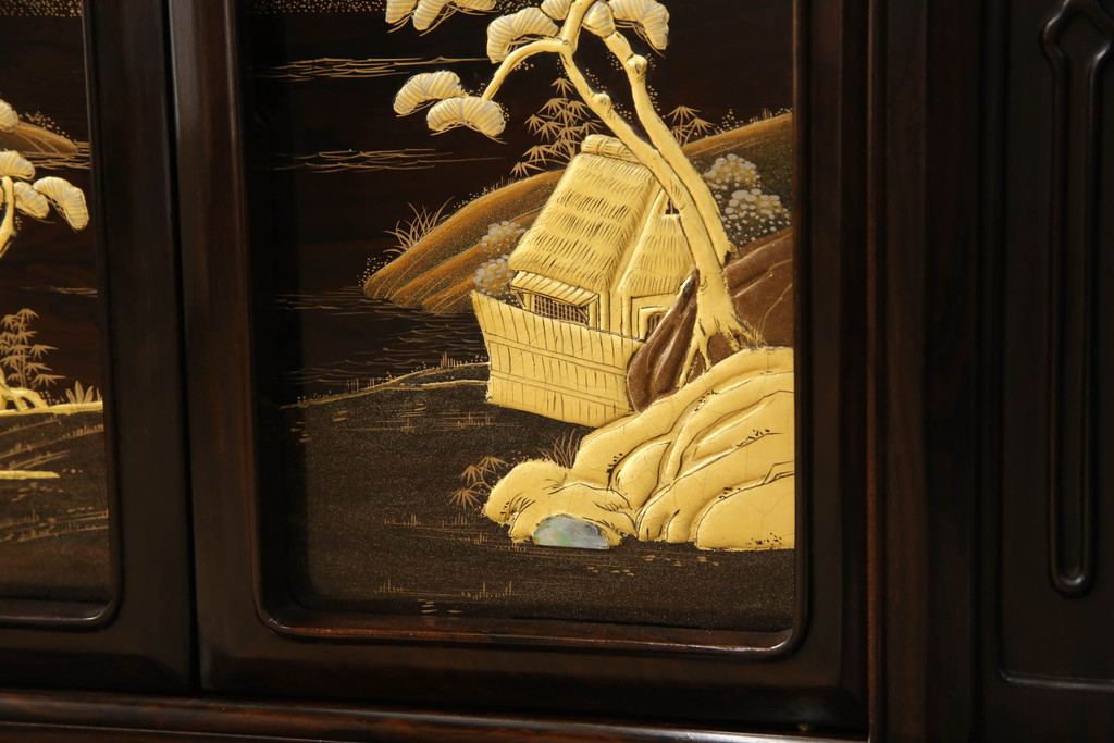中古　国産工芸家具　林光琳 作　黒檀(コクタン)　品のある佇まいが美しい蒔絵飾り棚(収納棚、戸棚、茶タンス)(R-052614)
