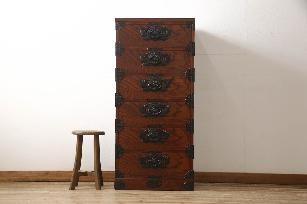 中古　美品　岩谷堂箪笥　こだわりの意匠が目を引く縦型チェスト(整理箪笥、引き出し、和たんす)(R-058834)