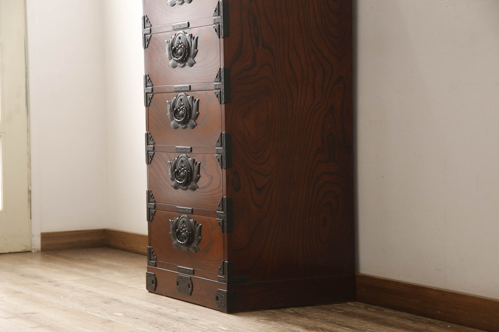 中古　美品　岩谷堂箪笥　こだわりの意匠が目を引く縦型チェスト(整理箪笥、引き出し、和たんす)(R-058834)