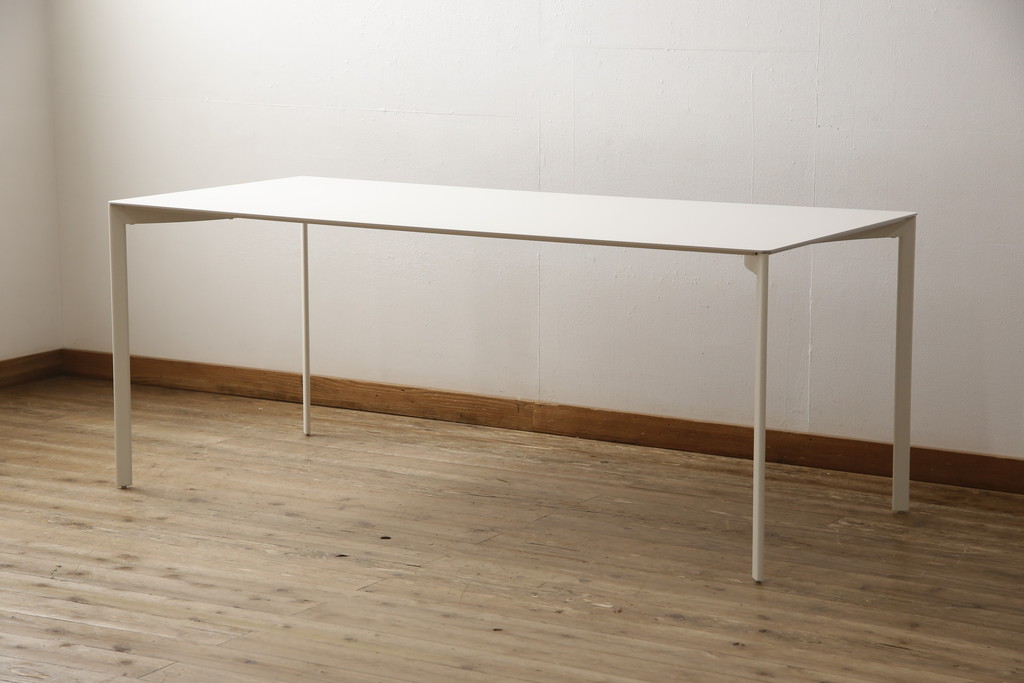 中古　美品　Cassinaixc.(カッシーナイクスシー)　RITMO(リトモ)　清潔感のあるスタイリッシュな空間づくりに活躍するダイニングテーブル(4人掛け、4P、6人掛け、6P、食卓、作業台、ワークデスク、店舗什器)(定価約26万円)(R-061630)