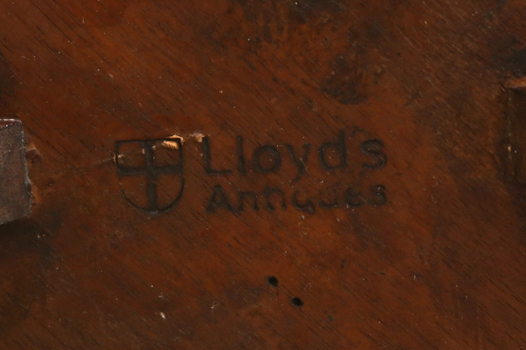 イギリスアンティーク　Lloyd's Antiques(ロイズ・アンティークス)取り扱い　マホガニー材　洗練された佇まいが魅力的なサイドテーブル(ラウンドテーブル、コーヒーテーブル、花台、飾り台、英国)(R-077019)