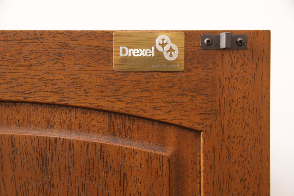 中古　美品　DREXEL HERITAGE(ドレクセルヘリテイジ)　Triune(トライユン)　クラシカルな佇まいのサイドボード(キャビネット、リビングボード)(定価約54万円)(R-050390)