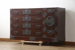 中古　美品!!　仙台民芸箪笥(仙台箪笥)　欅産業　凝ったつくりの大振りの金具が目を惹く仙台箪笥サイドボード(サイドチェスト、ローチェスト、収納箪笥、衣装箪笥、引き出し)(R-078480)