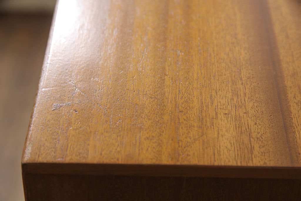 イギリスヴィンテージ　北欧家具　チーク材　HERBERT E. GIBBS(ハーバート・E・ギブス)　木のぬくもりと洗練されたデザインが魅力のキャビネット(収納棚、戸棚、ビンテージ)(R-050775)