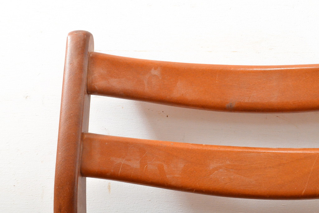 北欧ビンテージ　チーク材　レトロであたたかみのある佇まいが魅力的なダイニングチェア(椅子、イス、ヴィンテージ)(R-059096)