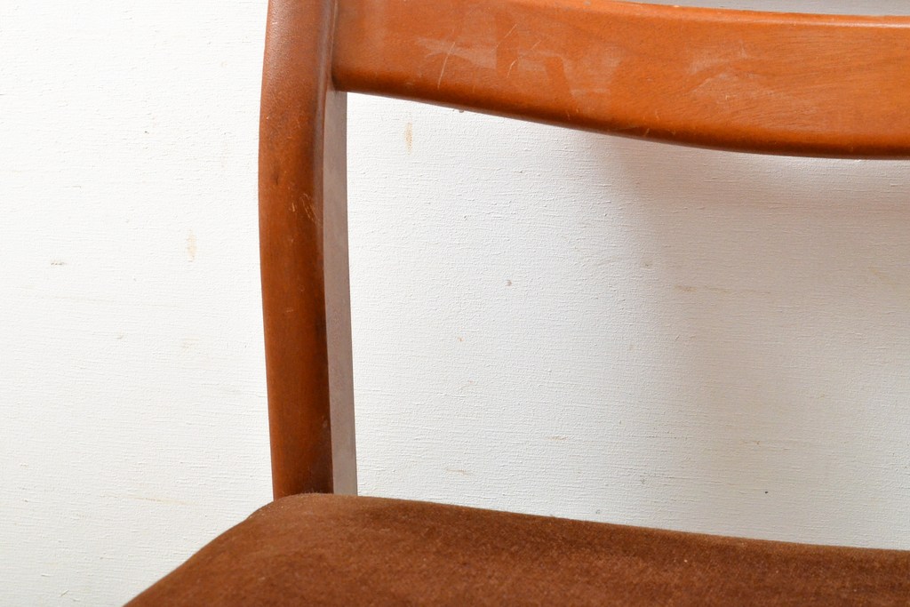 北欧ビンテージ　チーク材　レトロであたたかみのある佇まいが魅力的なダイニングチェア(椅子、イス、ヴィンテージ)(R-059096)
