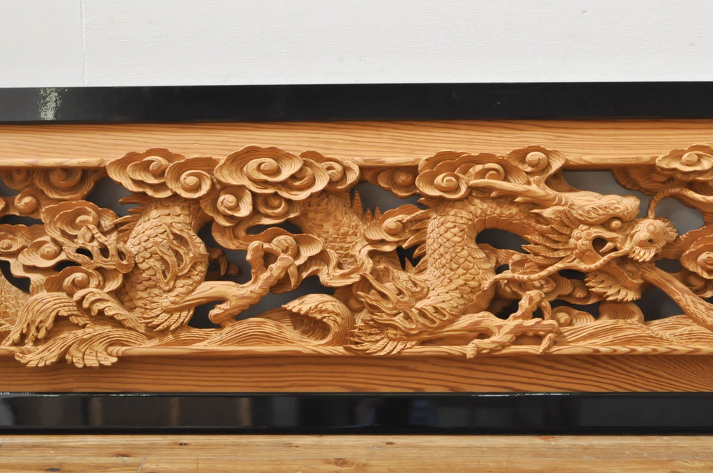 ビンテージ建具　杉(スギ)材　躍動感ある龍(竜)が見事な両面彫刻欄間2枚セット(明かり取り、明り取り、ヴィンテージ)(R-076362)