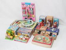 NEWS-BOY　三輪車(VELOCIPEDE)　ACROBAT MONKEY　WHISTLING SPACE TOP SET　ジャンピングコマ　かんらん車　Playland Express　のりものあそび　FAIRYLAND TRAIN SET　HIGHWAY SET　ブリキのおもちゃ10点セット(猿、遊園地、観覧車、乗り物、ゼンマイ歩行、フィギュア、人形、玩具、日本製)(R-078506)