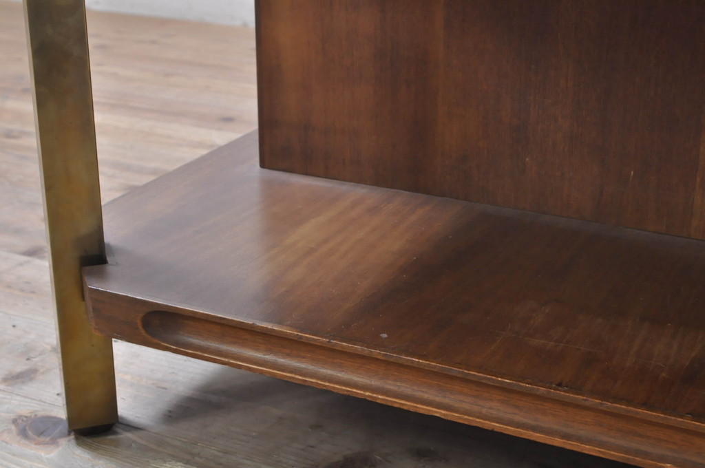 イタリアビンテージ　ユニークな棚のデザインが魅力!!真鍮(しんちゅう)脚のモダンなローテーブル(センターテーブル、リビングテーブル、ヴィンテージ)(R-068774)