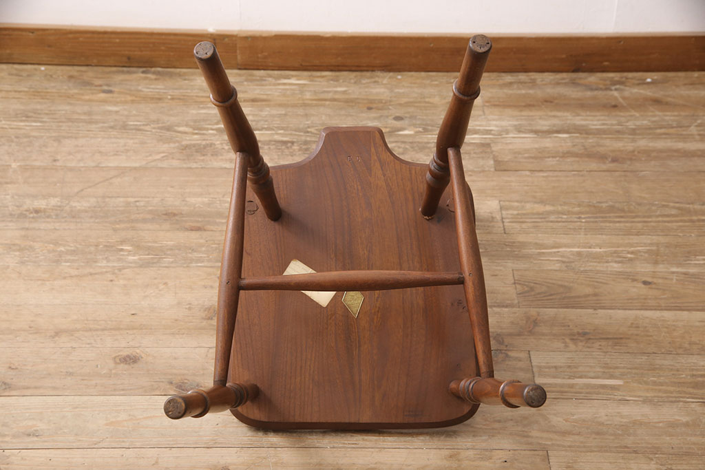 中古　美品　old charm(オールドチャーム) 　背もたれのデザインがお洒落なアクセントになるオーク材製ウィンザーチェア(イス、ダイニングチェア、椅子、ウインザーチェア)(R-054320)