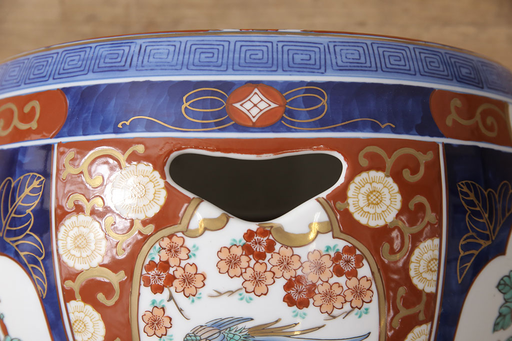 中古 美品 有田焼(伊万里焼) 細やかな絵柄と鮮やかな色づかいが 中古 美品 有田焼(伊万里焼) 細やかな絵柄と鮮やかな色づかいが