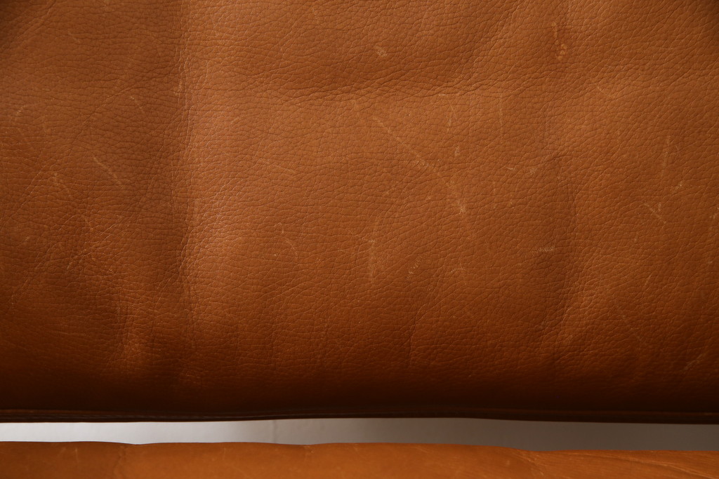 デンマークビンテージ　P.Jeppesen Mobelfabrik 　PJ Furniture(P.J.ファニチャー社)　Ole Wanscher(オーレ・ヴァンシャー) 　本革(レザー)　PJ149 Colonial Chair(コロニアルチェア)　ミッドセンチュリースタイルの空間づくりにおすすめのアームチェア(イージーチェア、1人掛けソファ、ヴィンテージ、北欧)(R-077899)