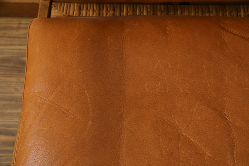 デンマークビンテージ　P.Jeppesen Mobelfabrik 　PJ Furniture(P.J.ファニチャー社)　Ole Wanscher(オーレ・ヴァンシャー) 　本革(レザー)　PJ149 Colonial Chair(コロニアルチェア)　ミッドセンチュリースタイルの空間づくりにおすすめのアームチェア(イージーチェア、1人掛けソファ、ヴィンテージ、北欧)(R-077899)