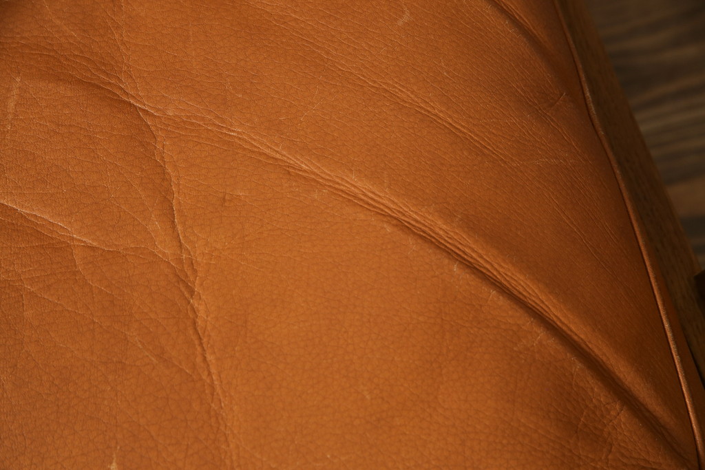 デンマークビンテージ　P.Jeppesen Mobelfabrik 　PJ Furniture(P.J.ファニチャー社)　Ole Wanscher(オーレ・ヴァンシャー) 　本革(レザー)　PJ149 Colonial Chair(コロニアルチェア)　ミッドセンチュリースタイルの空間づくりにおすすめのアームチェア(イージーチェア、1人掛けソファ、ヴィンテージ、北欧)(R-077899)