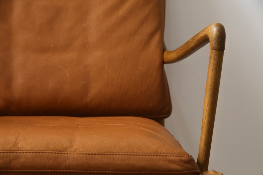 デンマークビンテージ　P.Jeppesen Mobelfabrik 　PJ Furniture(P.J.ファニチャー社)　Ole Wanscher(オーレ・ヴァンシャー) 　本革(レザー)　PJ149 Colonial Chair(コロニアルチェア)　ミッドセンチュリースタイルの空間づくりにおすすめのアームチェア(イージーチェア、1人掛けソファ、ヴィンテージ、北欧)(R-077899)