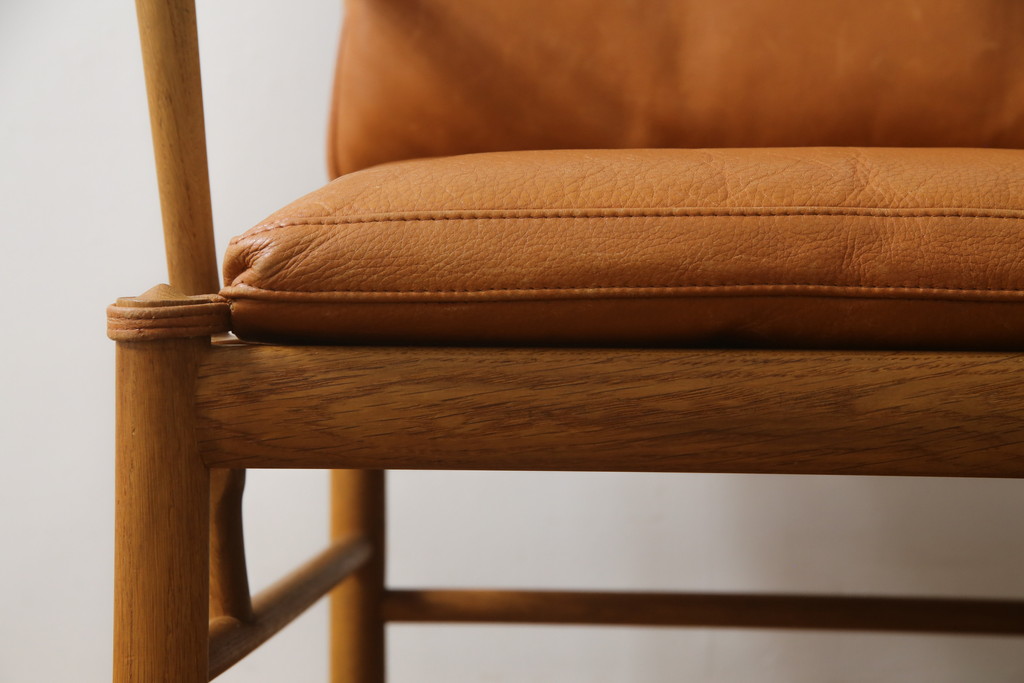 デンマークビンテージ　P.Jeppesen Mobelfabrik 　PJ Furniture(P.J.ファニチャー社)　Ole Wanscher(オーレ・ヴァンシャー) 　本革(レザー)　PJ149 Colonial Chair(コロニアルチェア)　ミッドセンチュリースタイルの空間づくりにおすすめのアームチェア(イージーチェア、1人掛けソファ、ヴィンテージ、北欧)(R-077899)