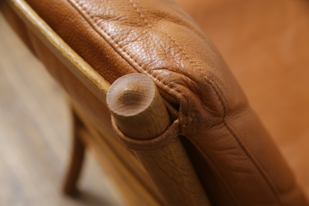 デンマークビンテージ　P.Jeppesen Mobelfabrik 　PJ Furniture(P.J.ファニチャー社)　Ole Wanscher(オーレ・ヴァンシャー) 　本革(レザー)　PJ149 Colonial Chair(コロニアルチェア)　ミッドセンチュリースタイルの空間づくりにおすすめのアームチェア(イージーチェア、1人掛けソファ、ヴィンテージ、北欧)(R-077899)