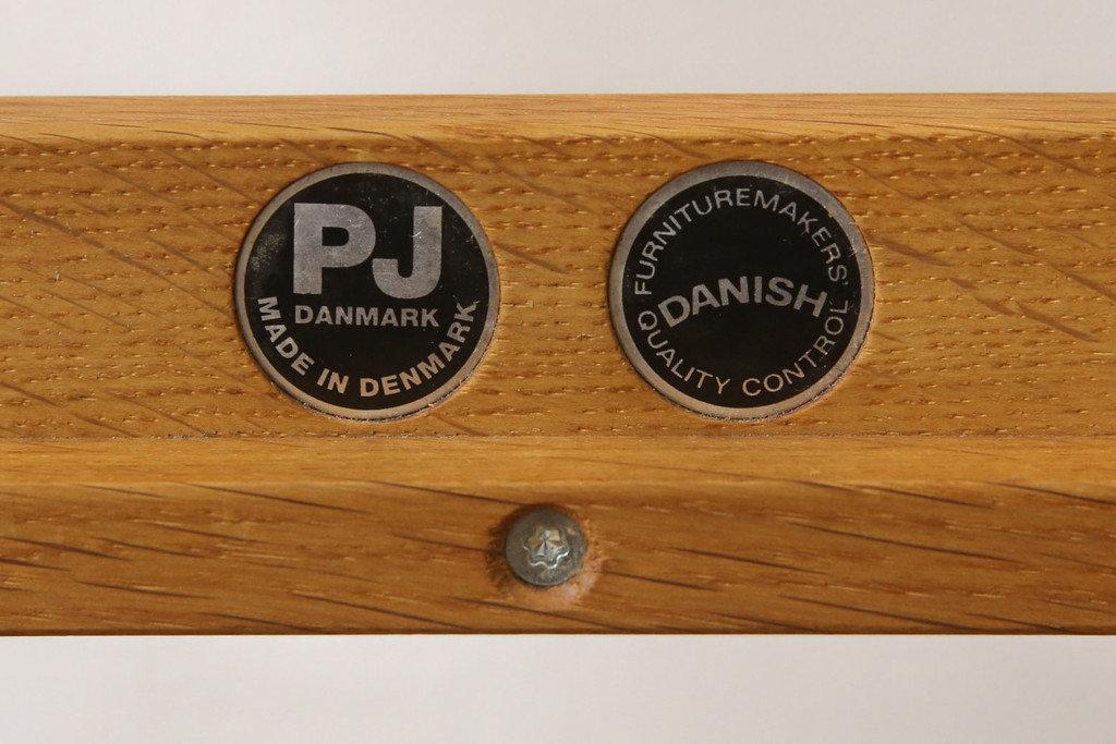 デンマークビンテージ　P.Jeppesen Mobelfabrik 　PJ Furniture(P.J.ファニチャー社)　Ole Wanscher(オーレ・ヴァンシャー) 　本革(レザー)　PJ149 Colonial Chair(コロニアルチェア)　ミッドセンチュリースタイルの空間づくりにおすすめのアームチェア(イージーチェア、1人掛けソファ、ヴィンテージ、北欧)(R-077899)