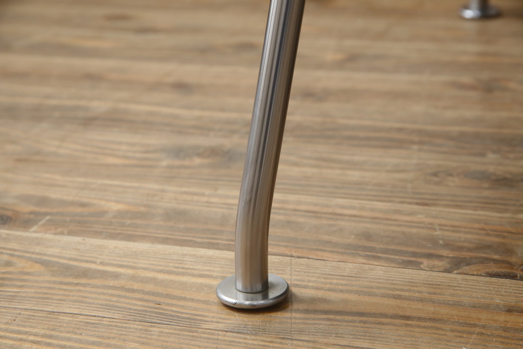 中古　デンマーク　Hans J Wegner(ハンス・J・ウェグナー)デザイン　EJ 100　ユニークなデザインが空間のアクセントになる本革オックスチェア(1人掛けソファ、サロンチェア、1P、レザー、北欧)(定価約170万円)(R-060733)