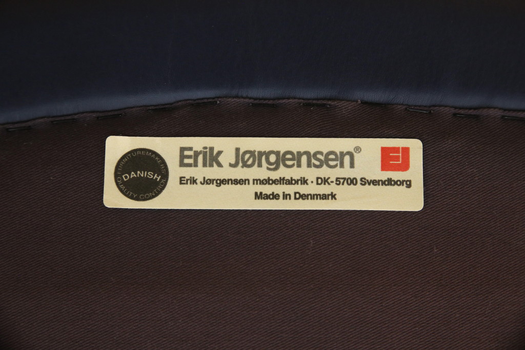 中古　デンマーク　Hans J Wegner(ハンス・J・ウェグナー)デザイン　EJ 100　ユニークなデザインが空間のアクセントになる本革オックスチェア(1人掛けソファ、サロンチェア、1P、レザー、北欧)(定価約170万円)(R-060733)