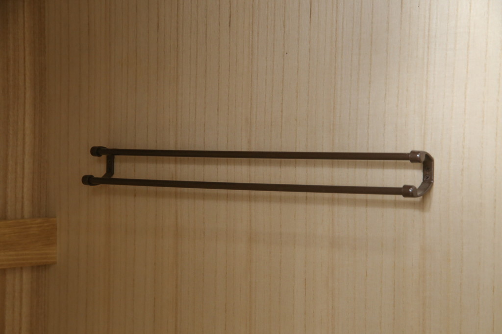 中古　岩谷堂箪笥　迫力ある木目と深みのある色合いが目を引く箪笥ワードローブ(洋服タンス、収納棚)(R-055115)
