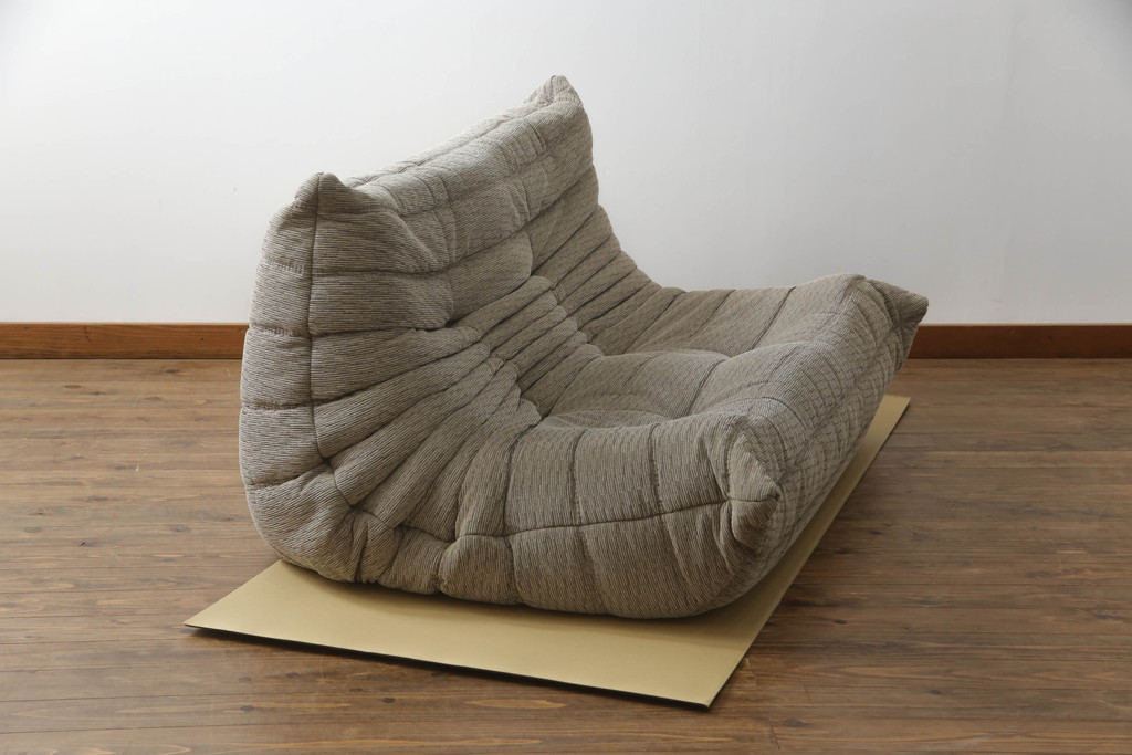 中古　フランス家具　ligne roset(リーン・ロゼ)　ROSETTOGO(ロゼトーゴ)　洗練されたモダンデザインが目を引く二人掛けソファ(リーンロゼ、2人掛け、ローソファ)(R-068619)