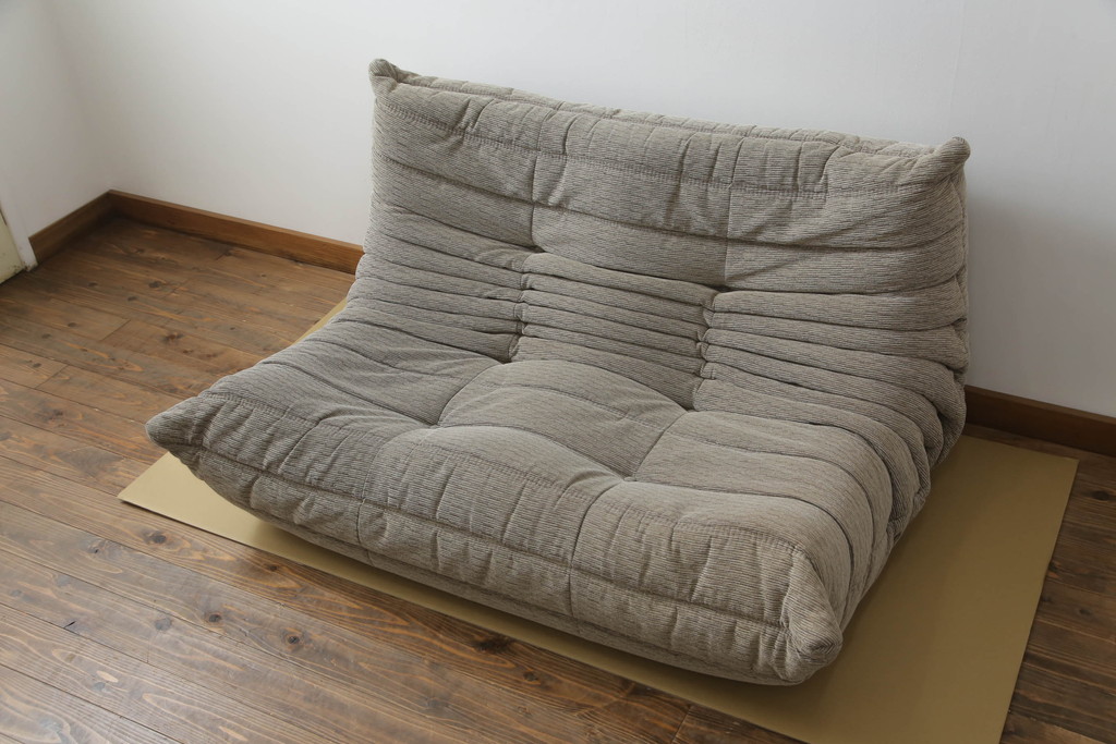 中古　フランス家具　ligne roset(リーン・ロゼ)　ROSETTOGO(ロゼトーゴ)　洗練されたモダンデザインが目を引く二人掛けソファ(リーンロゼ、2人掛け、ローソファ)(R-068619)