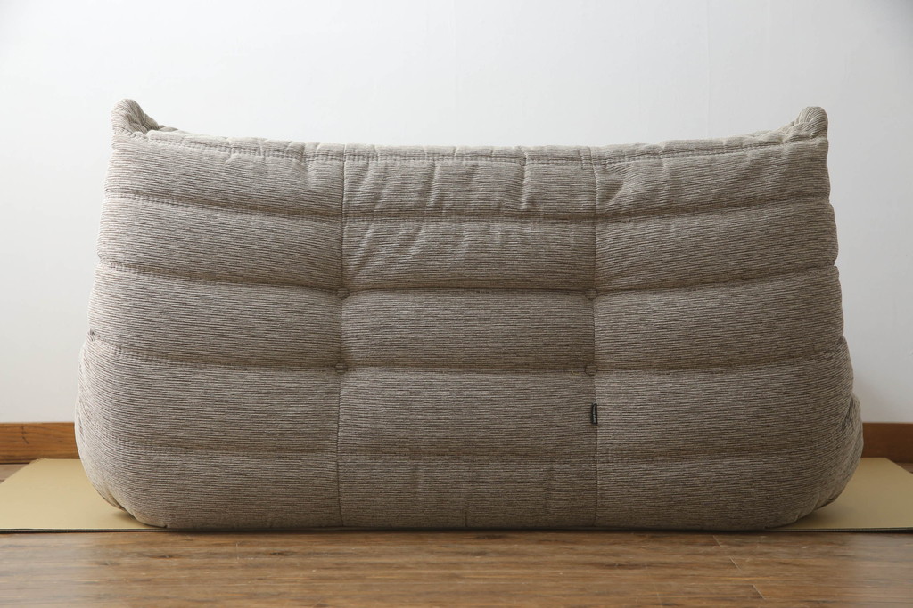 中古　フランス家具　ligne roset(リーン・ロゼ)　ROSETTOGO(ロゼトーゴ)　洗練されたモダンデザインが目を引く二人掛けソファ(リーンロゼ、2人掛け、ローソファ)(R-068619)