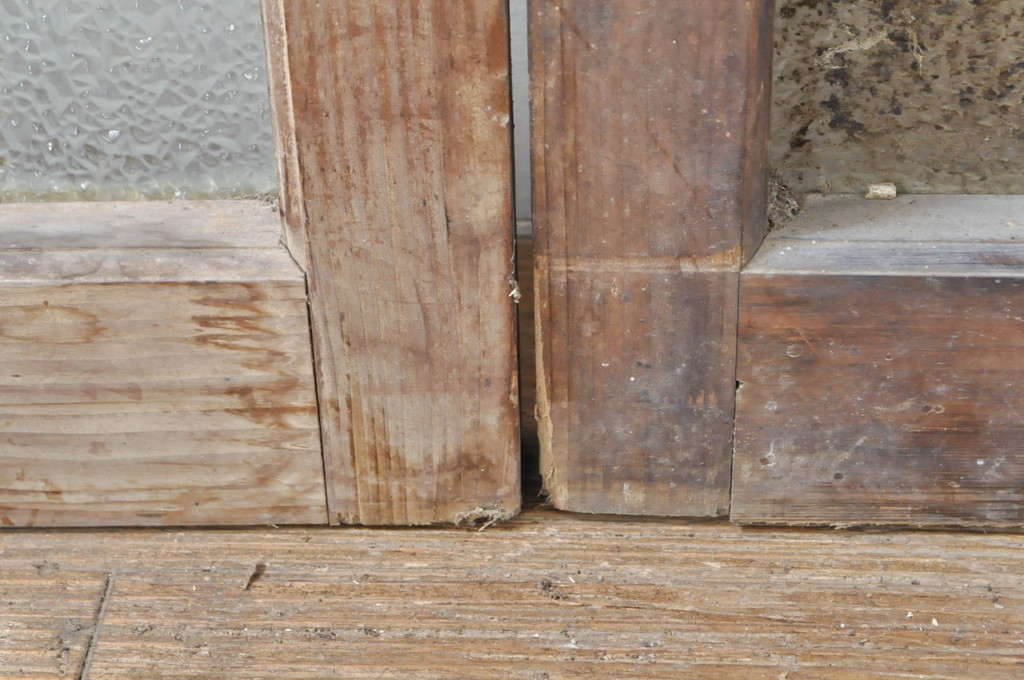 アンティーク建具　レトロ空間におすすめな縦格子のガラス窓3枚セット(引き戸、ガラス戸)(R-076592)