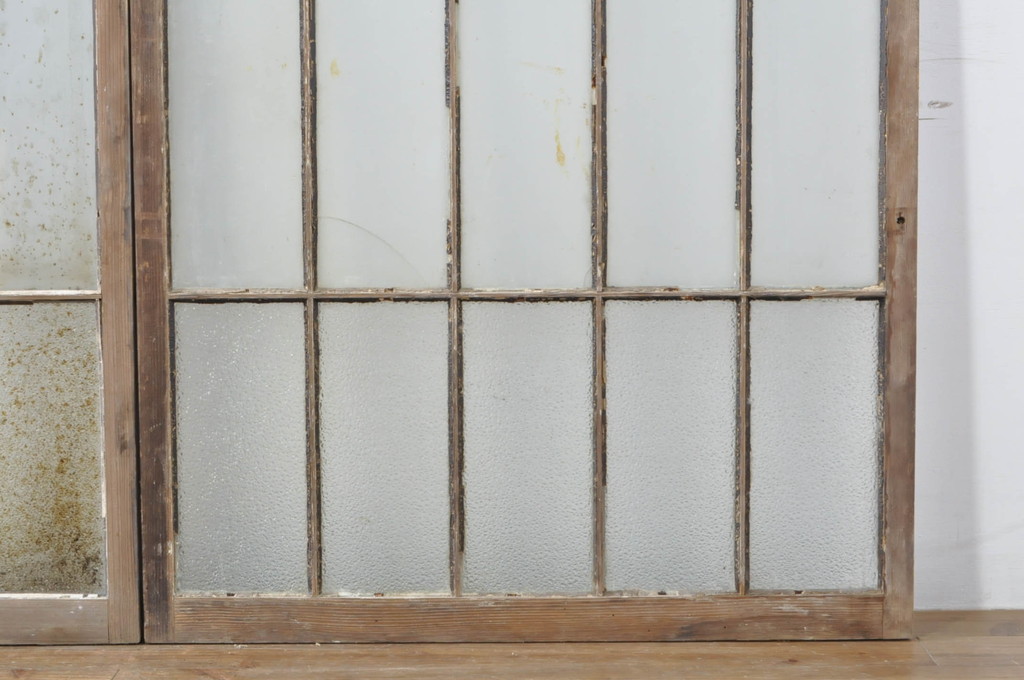 アンティーク建具　レトロ空間におすすめな縦格子のガラス窓3枚セット(引き戸、ガラス戸)(R-076592)