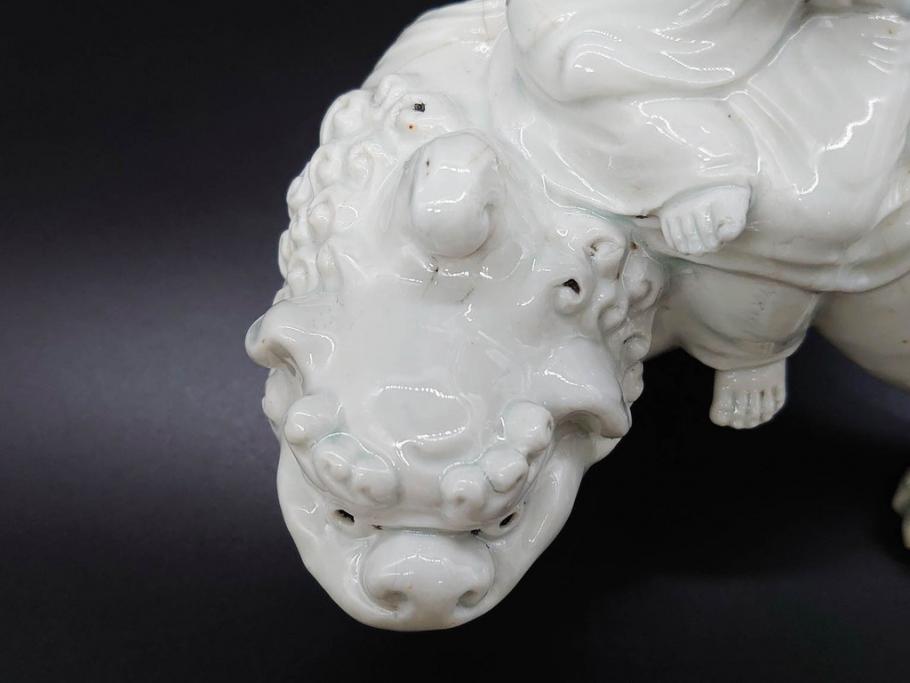 時代物 焼物 磁器 高さ 約17cm 白磁唐獅子観音像(中国?、置物